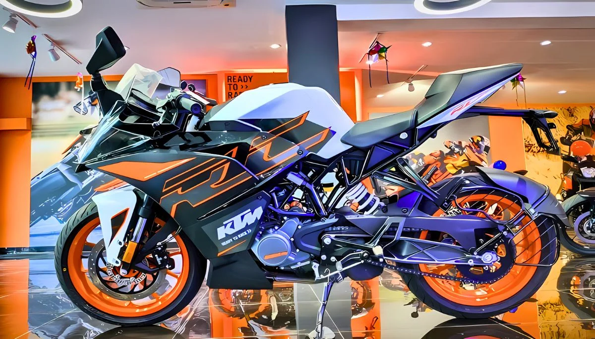 KTM RC 125 बाइक का स्पोर्टी लुक कर रहा है मां की लाडलो को दीवाना, मात्र 2,490 रुपए में ले घर